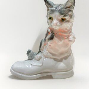Vintage Cat Kitten in Shoe Light Up Figurine Hand Crafted Ceramic 7" Gray 1975